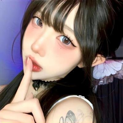 娇憨女郎
